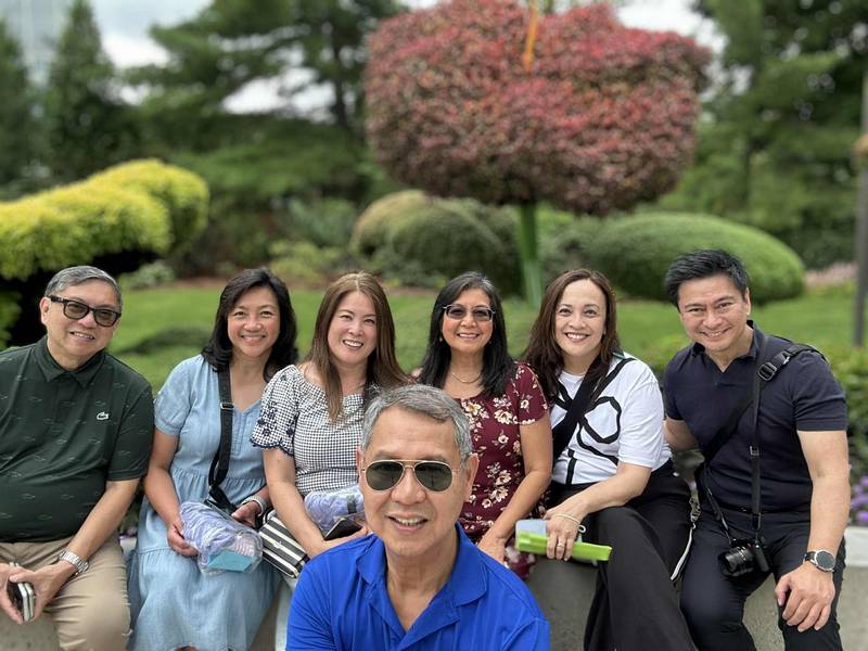 UERM Michigan Chapter picnic July 26, 2025 Meijer Gardens Grand Rapids, Michigan From left background Roy Torcuator’93, Luven Tejero’93, wife Abby Torcuator, Mynda Marinas’87, wife Joyce Santos, Eric Santos’93 Foreground: Husband Edwin Marinas FEU’87